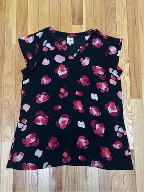 NWOT CAbi Black V-Neck Tunic with Red and Pink Floral Dot Motif